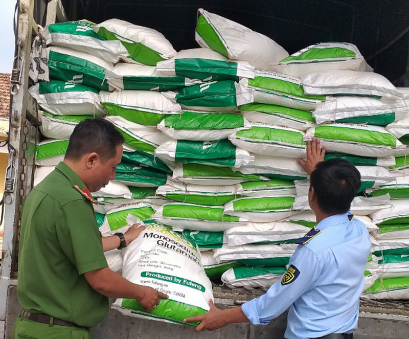 Tạm giữ 10 tấn bột ngọt xuất xứ nước ngoài nghi nhập lậu